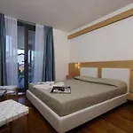 Fonzari 4* グラード
