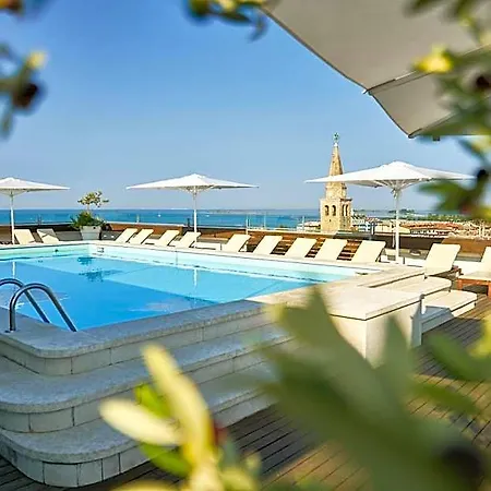 فندق Fonzari 4*