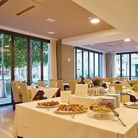 فندق Fonzari 4*