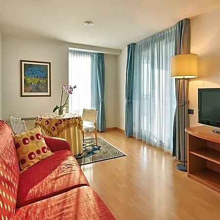 فندق Fonzari 4*